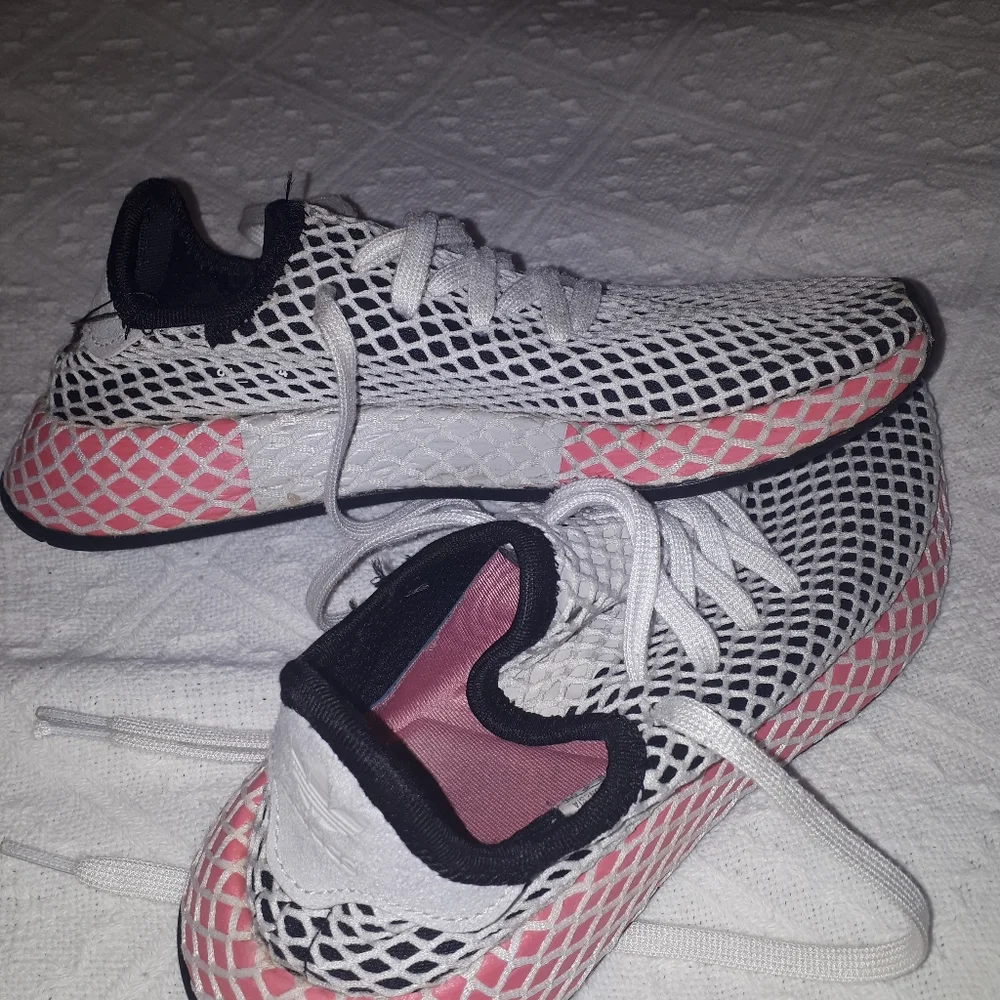 Host pic✨Adidas deerupt size 6 - Picture 3 of 5